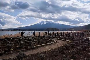 黑崎久志：感谢球迷自发替我们扫雪，我们在利用热身逐渐打磨体系